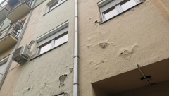 DETLIĆ SE SVETI KOMŠIJAMA  Narušili mu stanište, pa im uzvratio uništenom fasadom