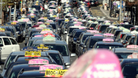 "OBELEŽE NAM AUTO, A AKO IZAĐEMO, OBELEŽE NAS!" Taksisti očajni, ovako im uništavaju posao