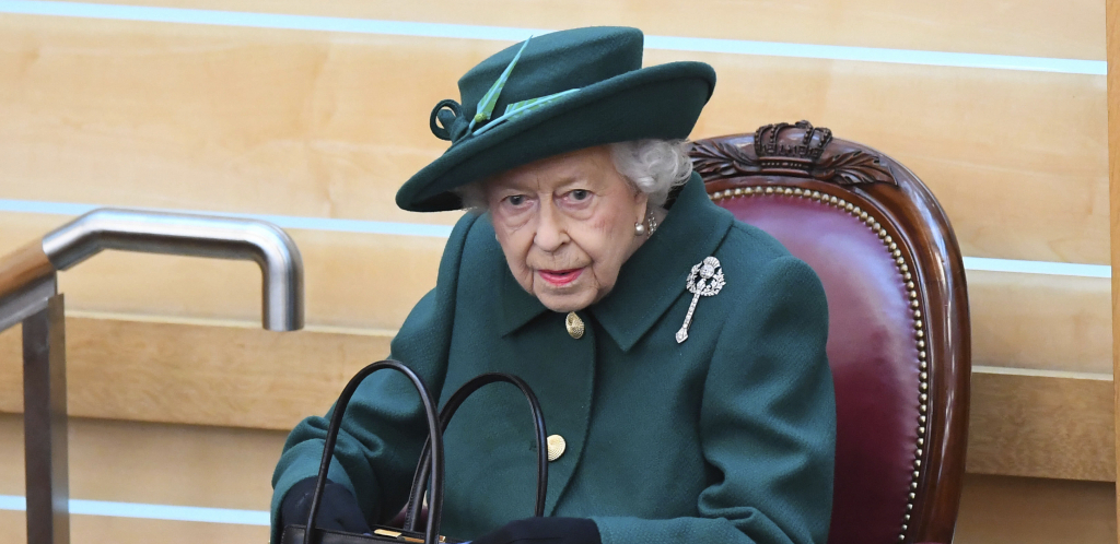 ŠOKANTNA VEST IZ BRITANIJE "Ako se ovo dogodi, ja ću abdicirati"!  Kraljica spremna da napusti presto, a razlog je pretužan