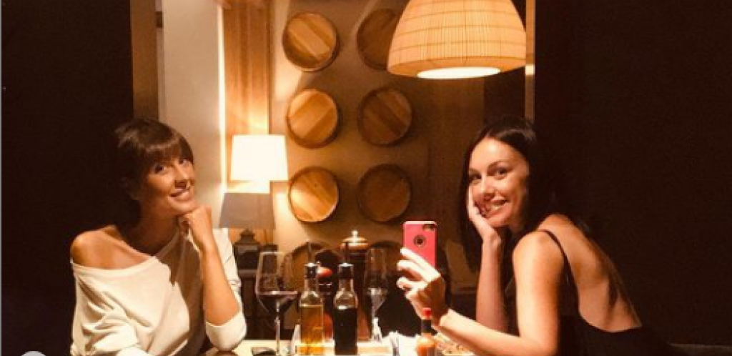 SLOBODA I DRAGANA MIĆALOVIĆ U SUZAMA Sestre plakale u sred restorana, evo šta je povod!