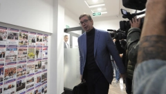 OZBILJNO, RADNO I UMERENO Na sastanku vrha stranke Vučić kako dolikuje predsedniku države