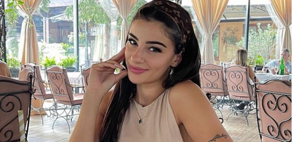 DARKOVI DRUGOVI MUVAJU MARINU GAGIĆ! Lazićeva bivša verenica glavna tema u selu, nema mira od momaka nakon raskida sa pevačem!