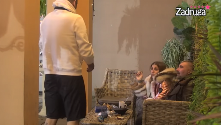 NAPRAVILA LOM! Dalila gađala Cara čašom, zadrugarka doživela pomračenje nakon što ih je Dejan zatekao u krevetu!