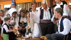 NAJJEZIVIJI SRPSKI OBIČAJ O KOM SE VEKOVIMA ĆUTALO Zadržao se dugo na jugu Srbije, podrazumevao je da svekar spava sa snajom, a razlog je više nego bolestan