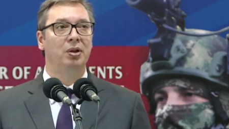 VUČIĆ STIGAO U RAŠKU! Predsednik Srbije posetio vojnike, nakon toga obilazi žandarmeriju