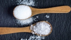 Namirnica koju svi imamo u kući: Evo na koje sve načine možete da iskoristite kuhinjsku so za negu kose i kože