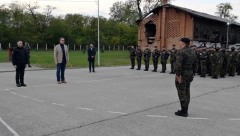 PREDSEDNIK VUČIĆ JE UZVIKNUO DA NEMA PREDAJE Onda su pripadnici Žandarmerije zapevali svoju himnu kojom se ponosi svaki Srbin! Orilo se Kraljevo (VIDEO)