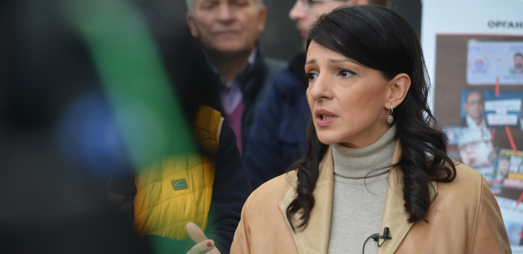 MARINIKA NASTAVLJA DA KOMANDUJE Tepićeva izdala naredbu: Istaknite promotere genocida u Srebrenici koji za sve okrivljuju SRPSKI NAROD