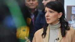 MARINIKA NASTAVLJA DA KOMANDUJE Tepićeva izdala naredbu: Istaknite promotere genocida u Srebrenici koji za sve okrivljuju SRPSKI NAROD