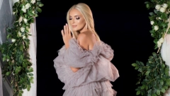 DEKOLTE DO PUPKA! Nikolina Kovač došla u emisiju u izazovnom izdanju, svi gledaju u njene grudi!