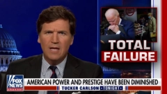 ŠAMAR BELOJ KUĆI Taker Karlson žestoko o uništavanju demokratije u SAD (VIDEO)