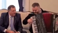 OVAKO DODIK ISPUNJAVA OBEĆANJA! Zgradom Predsedništva BiH u Sarajevu orila se pesma „SRPKINJA JE MENE MAJKA RODILA“ (VIDEO)