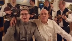 TAMO DALEKO, TAMO JE SRBIJA Legendarni snimak, predsednik Vučić zapevao! (VIDEO)