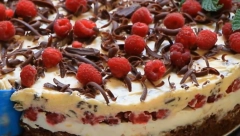 Topi se u ustima: Čokoladna torta sa malinama