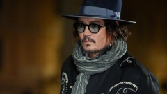 JEDVA HODA NAKON HOSPITALIZACIJE Džoni Dep viđen prvi put nakon što je pronađen bez svesti!