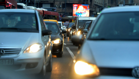 ZAR I VIKENDOM? KOLAPS U BEOGRADU Vozila mile, saobraćaj potpuno zakrčen u ovom delu grada (FOTO)