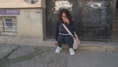 MARIJA U SUZAMA ISPRED STANA U PRIŠTINI Proterani od strane Albanaca i OVK: Hoću da se vratim s porodicom, valjda će me primiti