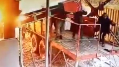 KAMERE ZABELEŽILE PAKAO Eksplozija u ruskoj fabrici odbacila radnike, poginulo 17 ljudi (UZNEMIRUJUĆI VIDEO)