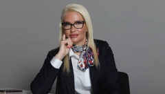 NISTE JE VIDELI U OVAKVOM IZDANJU Prelepa srpska poslanica opasno udara! (FOTO)