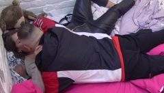 LJUBAV CVETA, SVE PRŠTI OD DODIRA Car legao preko Dalile i pokazao joj šta ume!