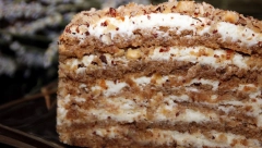 PRAVA DOMAĆA POSLASTICA Bomba torta sa orahom, po starinskom receptu, ukusna i sočna, onako kako svi vole