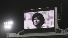 Poznato kada će biti otkriven Maradonin kip na stadionu Napolija!