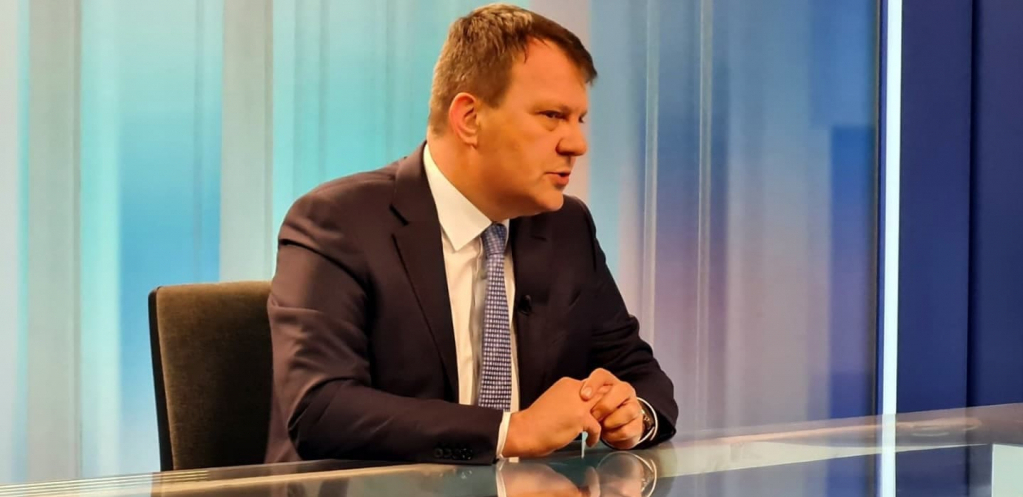 MIROVIĆ NALOŽIO Hitno procesuirati odgovorne za sramotan grafit upućen dr Konu u Novom Sadu