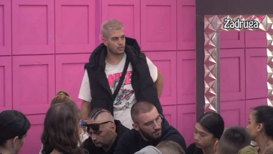 TO JE ZATVORENA TEMA Dok ga majka i brat podržavaju, Dejan nastavlja po starom, Đedović ga urnisao: Ona te je rodila, a nju si u rijalitiju našao!