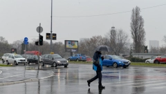 MAGLA I OLUJNI VETAR OPASNOST NA PUTU! Amss upozorava vozače da prilagode brzinu uslovima vožnje