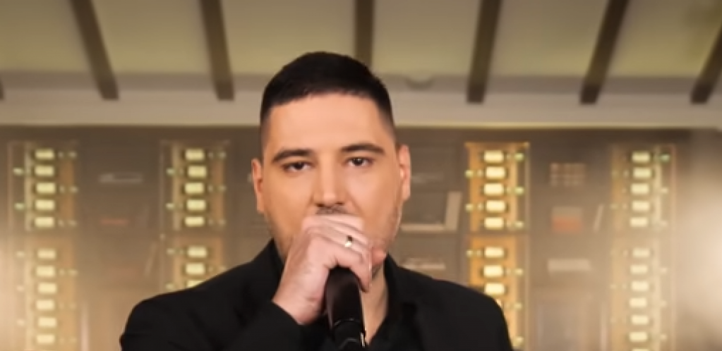 LJUBA PERUĆICA OKAČIO MIKROFON O KLIN! Pevač se oprobao u novoj profesiji, ovo niko nije očekivao!