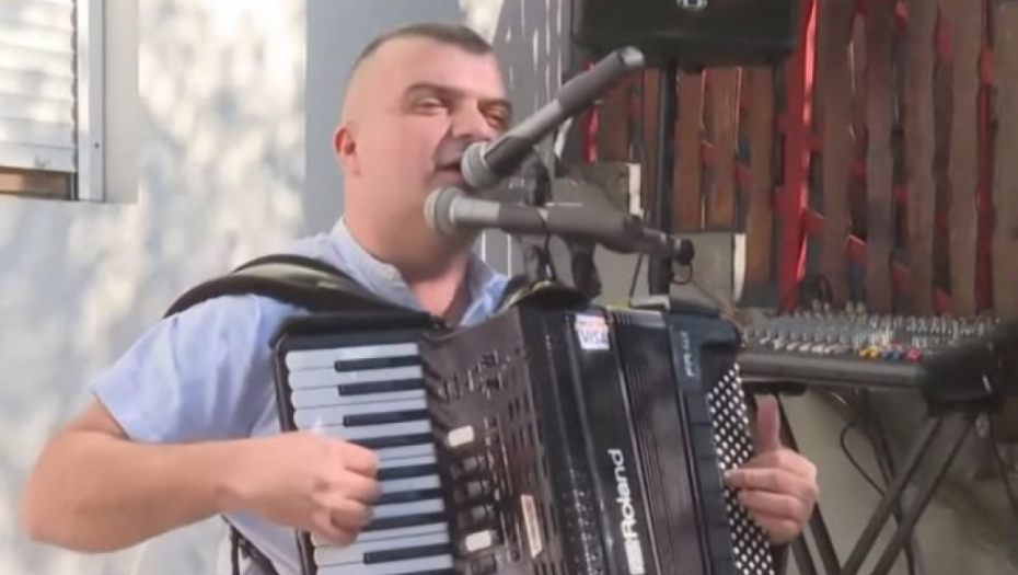 I MUZIČARI U KAFANAMA DIGLI CENE Kad čujete koliko košta da otpevaju 3 pesme, razmislićete o tome da OSTANETE KUĆI - ili da sami zapevate!