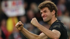 NIJE U SNAZI, NEGO U TEHNICI Za Tomasa Milera je ovo rutina, pa naučio mlađeg kolegu važnu lekciju - Otkrio tajnu iskusnih pivopija (VIDEO)