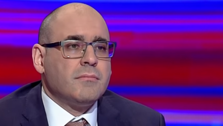 ĐUKANOVIĆ POZVAO ĐILASA DA IZAĐE VUČIĆU NA CRTU PA ZAKLJUČIO On je kukavica, krije se iza nebitnih kandidata, brane ga botovi i njegovi mediji