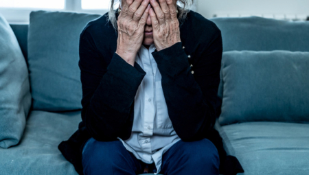 BAKU U BEOGRADU DRSKO OPLJAČKALI, A ONDA JOJ FIZIČKI NAUDILI Policija uhapsila osumnjičene