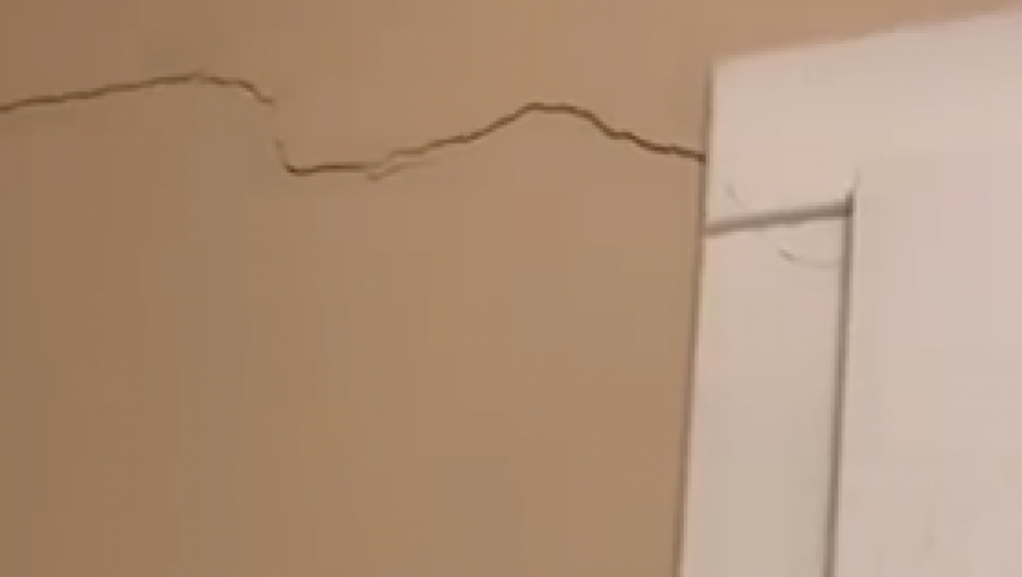 SNIMAK NAKON ZEMLJOTRESA Pucali zidovi, Kragujevčani uznemireni (VIDEO)