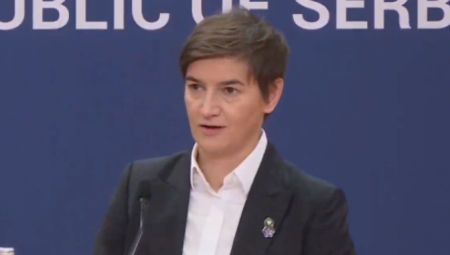 ČELIČNO PRIJATELJSTVO KINE I SRBIJE Premijerka Brnabić uputila čestitku na kineskom povodom praznika (FOTO)