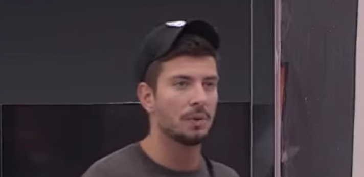 RIJALITI PLUS SAZNAJE: Mihić maltretirao roditelje i bežao od kuće!