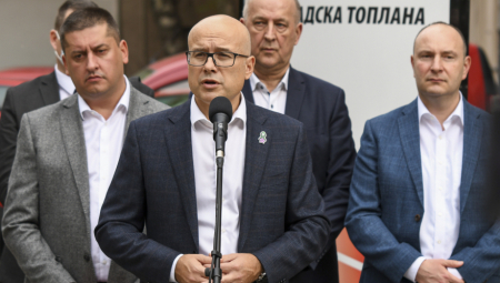 VUČEVIĆEV MOĆAN ODGOVOR LAŽNIM EKOLOZIMA Današnja blokada mosta Slobode nije ništa drugo nego blokada bolesnih građana