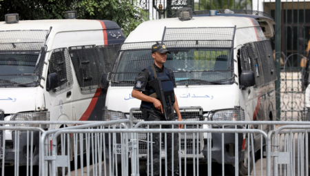 KOVAO PAKLENU ZAVERU? Tuniska policija privela bivšeg ministra finansija