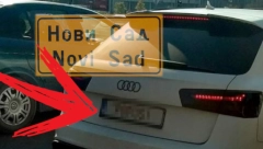 POLA NOVOG SADA SE OKRETALO Šokantne tablice na automobilu izazvale nevericu!