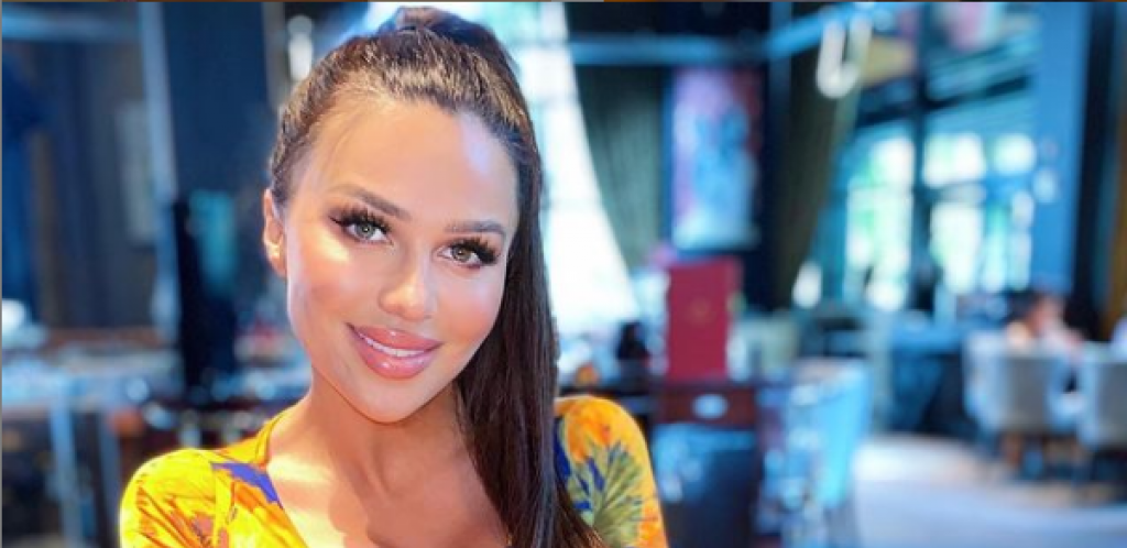 STANIJI SEVNULA RIBICA! Starleta se na snimanju novogodišnje emisije pojavila bez gaćica i pokazala međunožje, svi prisutni ostali u šoku! (FOTO +18)