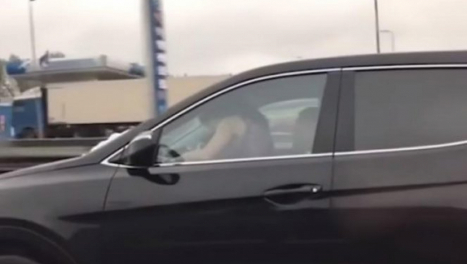 UHVAĆENI U LJUBAVNOM ZANOSU NA KVANTAŠU Policija sankcionisala ljubavnike, moraju da plate 20.000 dinara!