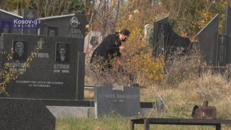 ZADUŠNICE U PRIŠTINI Polomljeni spomenici, groblje zaraslo u korov i sve manje vernika (FOTO/VIDEO)