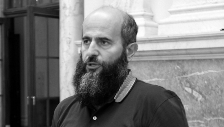 SIN MUAMERA ZUKORLIĆA OBJAVIO DIRLJIVU FOTOGRAFIJU Evo kako je muftija izgledao u mladosti (FOTO)