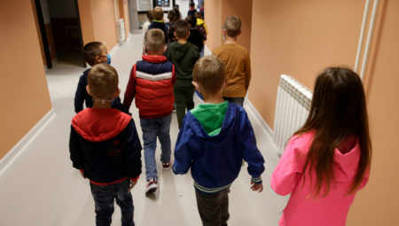 NASTAVNIK OD MUKE OSMISLIO SLAGALICU ZA UČENJE SLOVA "Deca ne znaju da pišu, ni svoj rukopis ne mogu da pročitaju"