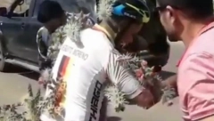 ZAVRŠIO U BOLNICI NA VAĐENJU BODLJI Biciklista uleteo u žbun kaktusa, evo kako se proveo (FOTO/VIDEO)