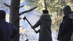 HAOS NA GRANICI EVROPSKE UNIJE Migranti u jurišu upali u Poljsku