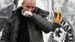 KREČ NA RUKAMA Ovo je đilasovac koji je uništio mural Ratku Mladiću