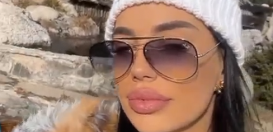 KATARINA GRUJIĆ POKAZALA ZGODNO TELO! Pevačica mesec dana nakon porođaja krenula u provod, a izgleda kao top model! (FOTO)