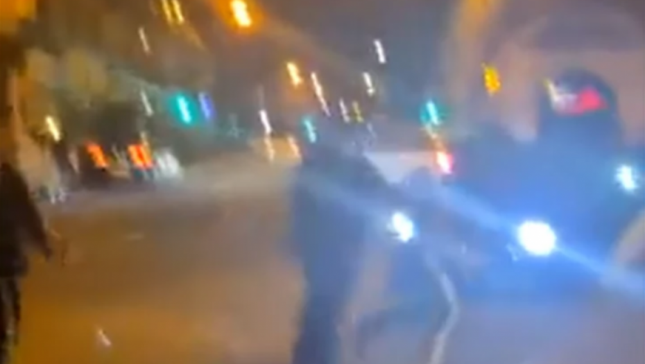 JEZIVA NOĆ U ENGLESKOJ Udarci, krici i krvoproliće, tukli se mačetama nasred ulice (UZNEMIRUJUĆI VIDEO)